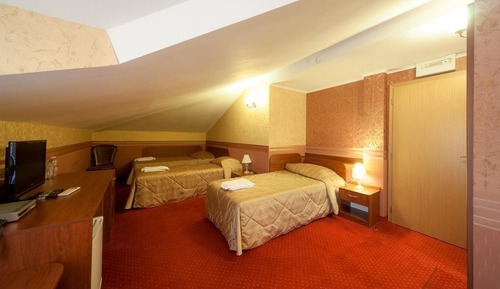Triple Room (English)