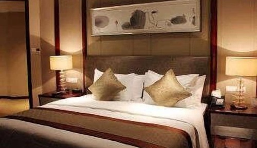 Deluxe Suite, 1 King Bed, Smoking