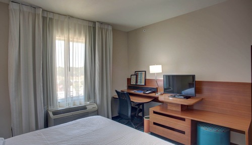 Room, 1 King Bed, Non Smoking (Mobility/Hearing Access, Roll-in Shwr)
