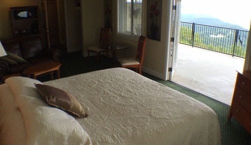 Honeymoon Suite, 1 King Bed, Balcony, Lake View