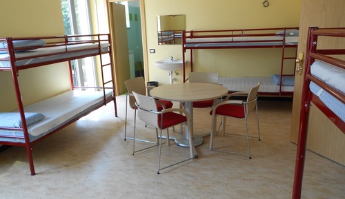 Shared Dormitory, Men only