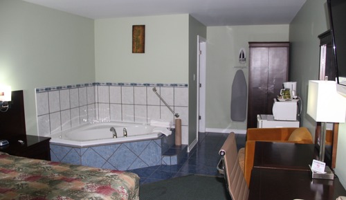 Signature Suite, 1 King Bed, Non Smoking, Jetted Tub