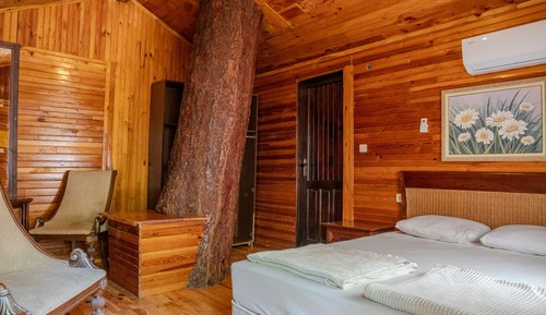 Honeymoon Suite