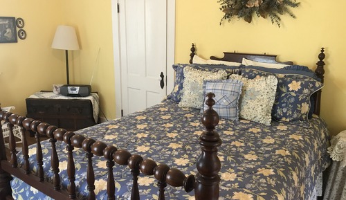 Dave & Mayme's Whirlpool Suite