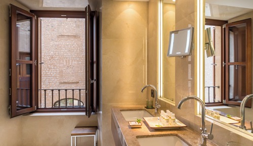 Single Room (Estate Courtyard)