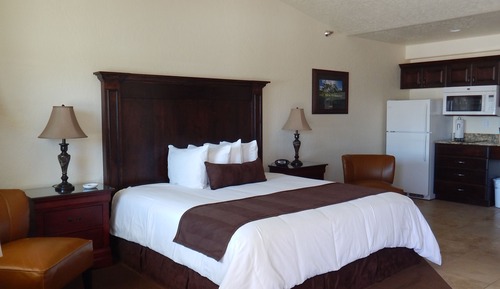 Business Suite, Accessible, Kitchen