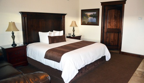 Luxury Suite, 1 King Bed, Kitchen