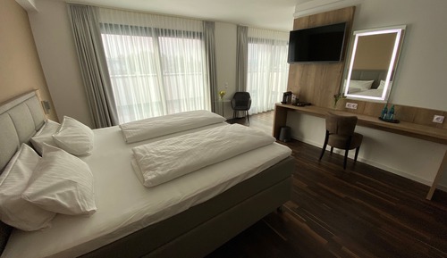 Deluxe Studio Suite