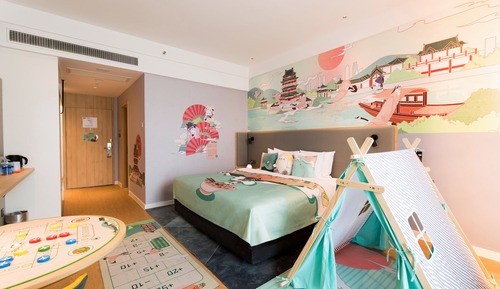 Standard Room, 1 King Bed, River View (Kid Theme)