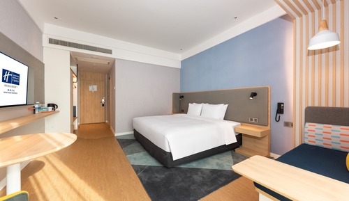 Standard Room, 1 King Bed (Extra Floor Space)