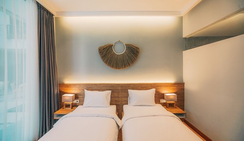 Twin Room, Poolside