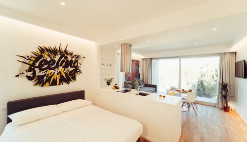 Deluxe Studio Suite