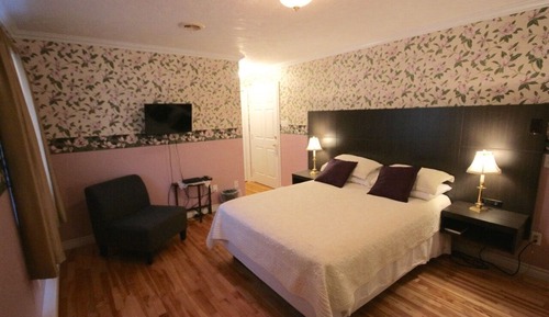 Standard Room, 1 Queen Bed, Non Smoking, Hill View