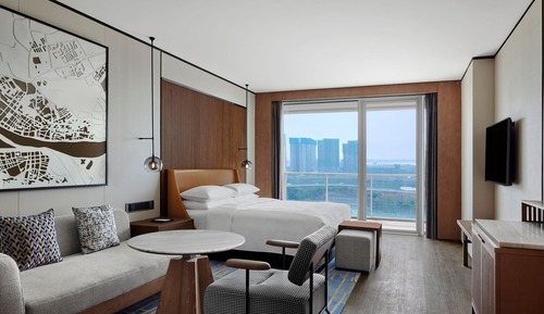 Premium Room, 1 King Bed, Balcony