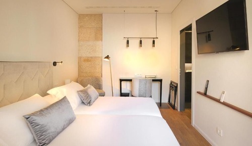 Classic Room, 2 Twin Beds, Non Smoking, Pool View