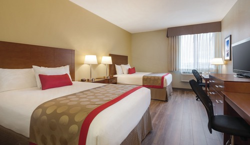 Room, 2 Queen Beds, Pets Allowed