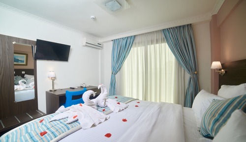 Deluxe Suite