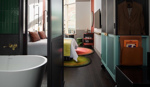 Deluxe Room, 1 King Bed (QT)