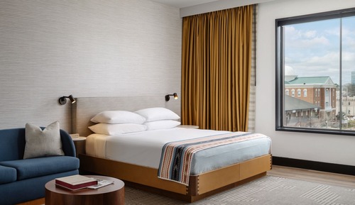Deluxe Room, 1 King Bed, Accessible, Non Smoking (Mobility Bathtub w/Grab Bars)