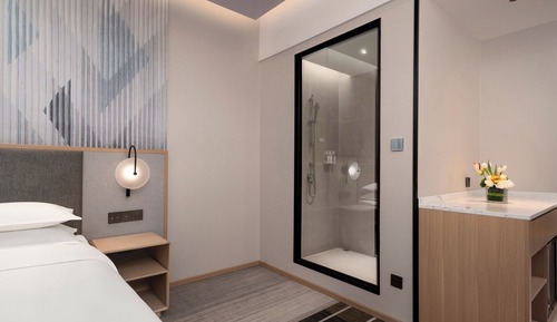 Standard Room, 1 King Bed, Balcony