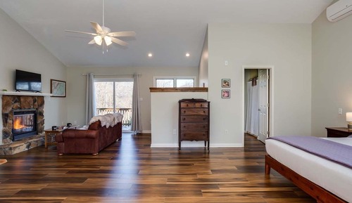 High Meadows Cabin, 1 King Bed, Deep Soaking Tub, Mountain View