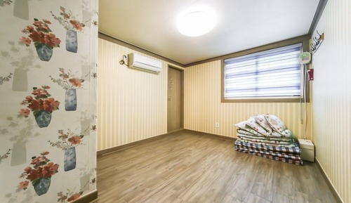 Room (Standard - Random Assignment)