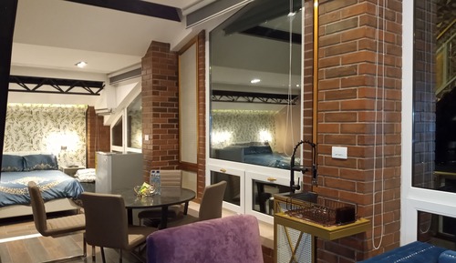 Luxury Suite