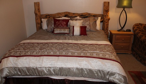 Room 204, Mountain King Plus, 1 King Bed and 1 Queen Sofa Bed