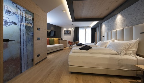 Senior Triple Room, 1 Bedroom, Jetted Tub