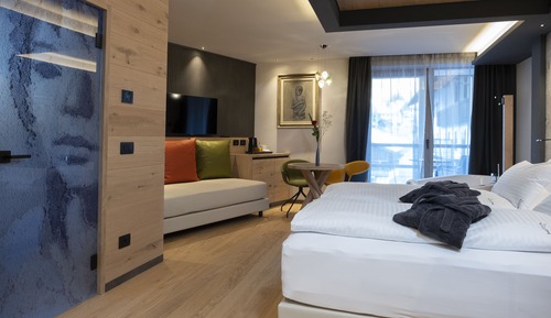 Senior Triple Room, 1 Bedroom, Jetted Tub