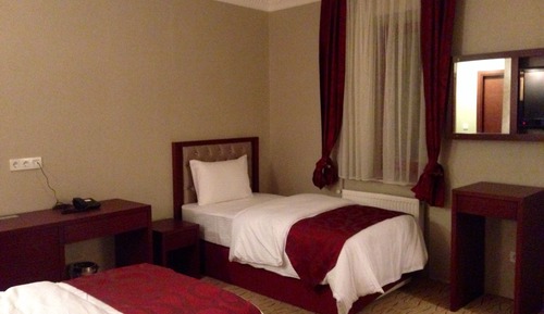 Basic Room, 3 Twin Beds, City View