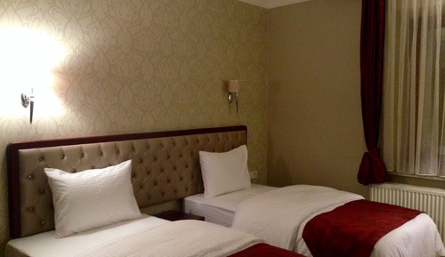 Basic Room, 2 Twin Beds, City View