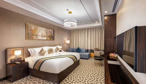 Deluxe king room