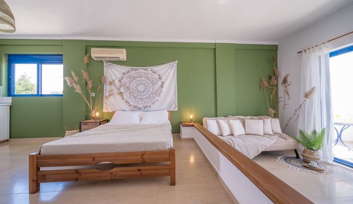 Studio (3 Adults)
