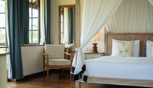 Double Lakeview Bedroom