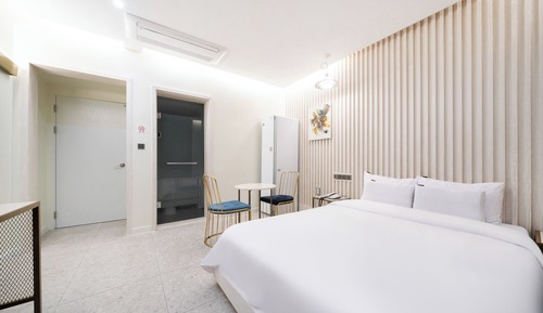Deluxe Room (No Breakfast provided on Mondays)