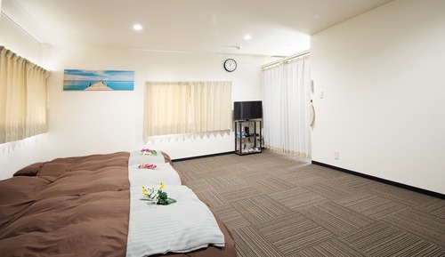 Family Room (102)