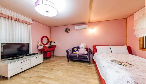 Room (Alice)