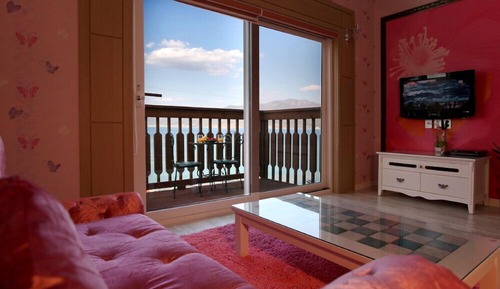 Room (Pink nouveau)