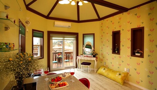 Room (Kelly green)