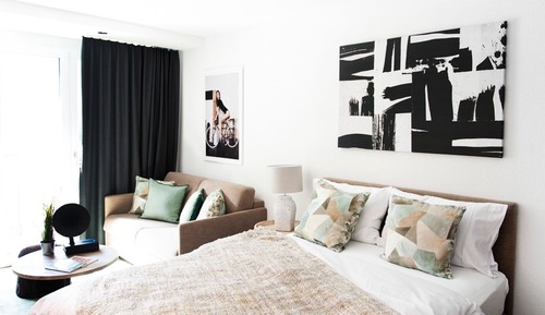 Junior Studio, 1 Queen Bed with Sofa bed