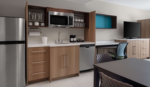 Suite, 1 King Bed (Roll-In Shower)