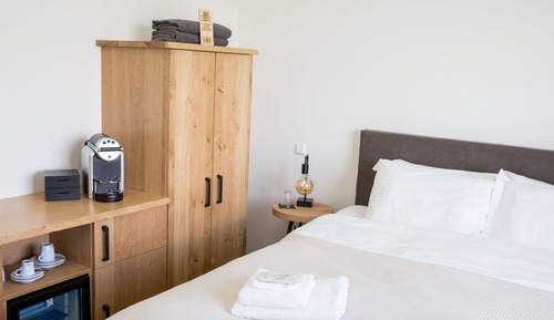 Deluxe Double Room, 1 King Bed, Garden View
