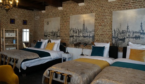 Luxurious Holy Roman Empire Suite
