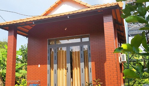Bungalow, Garden View