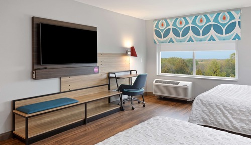 Room, 2 Queen Beds, Accessible, Bathtub