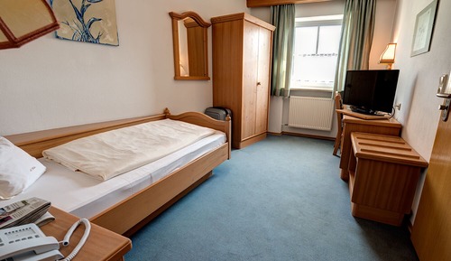Single Room (with Shower)