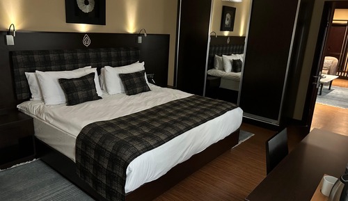 Panoramic Room