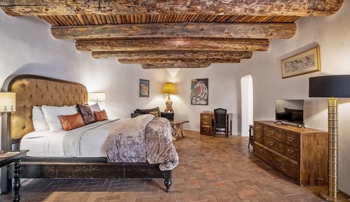 Junior Suite, 1 King Bed, Pool Access
