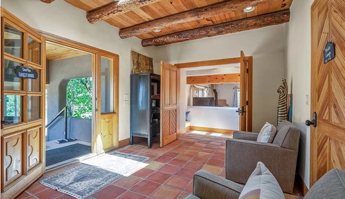 Family House, 2 Bedrooms, Pool Access, Mountain View